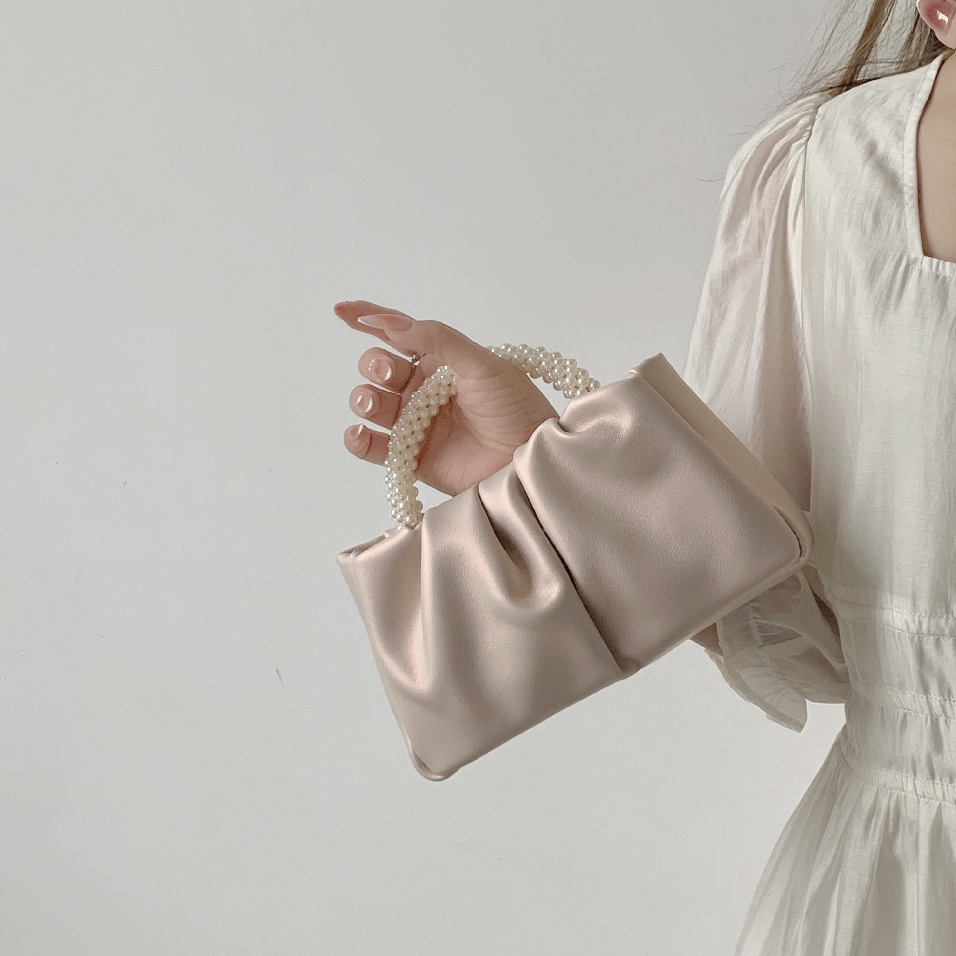 Sweet Girl Pearl Handbag Women Fashion Versatile Pleated Crossbody Cloud Bag Pearlescent Mini Phone Small Bag